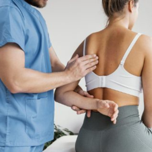 Dor na coluna que não passa? A quiropraxia instrumental pode ser a solução que você procura